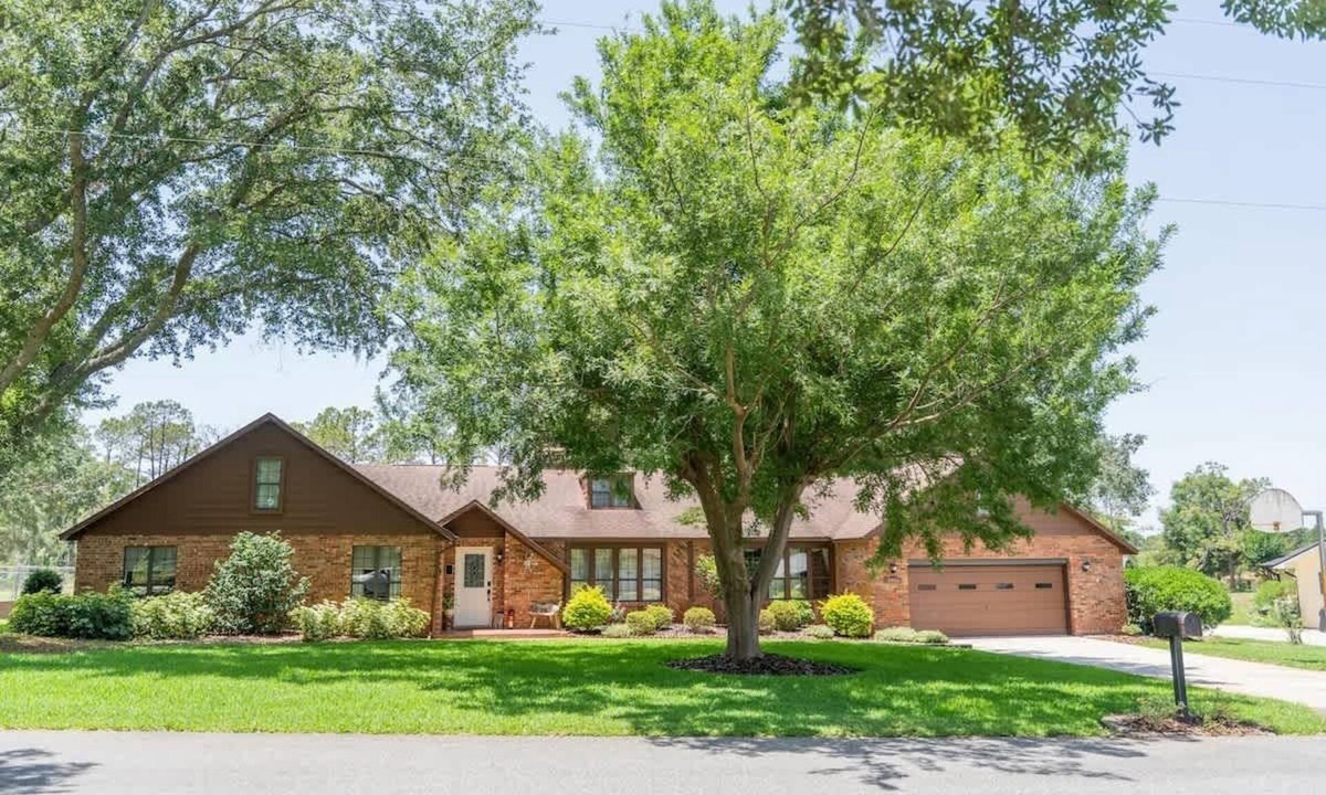 Wildwood House | Large family friendly home close to The Villages