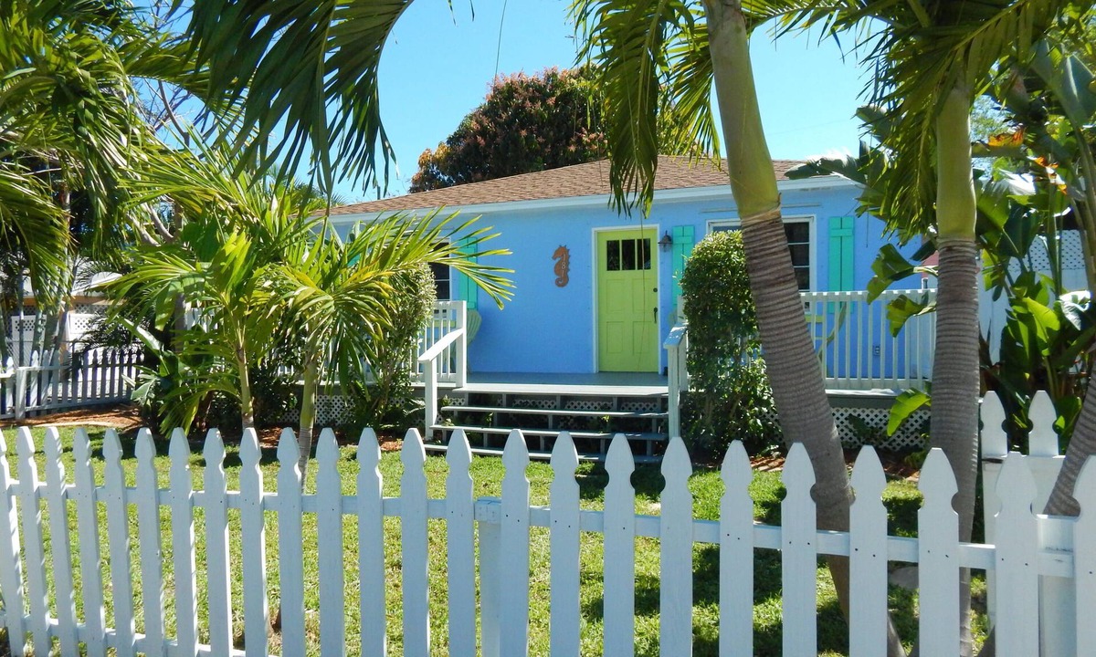 Riviera Beach House | Lit's Keywest Home - Near the Beach, Marina, & More!