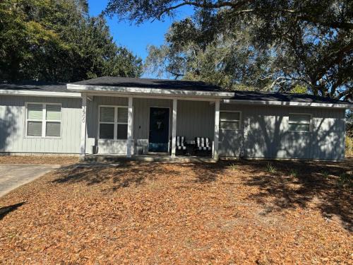 Northeast Pensacola House | Little Blue Cottage by the Bay!