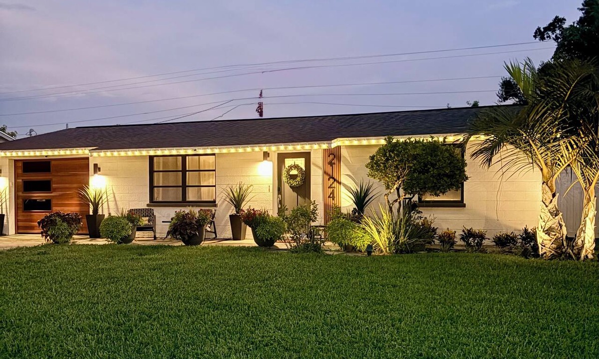 Downtown House | Location, Location! Sarasota Rambler Downtown MidMod Stay