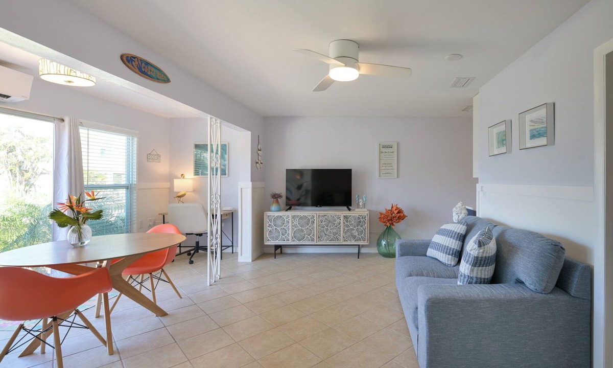 Whitney Beach Condo | Longboat Key waterfront condo-a short walk to the beach & bay!