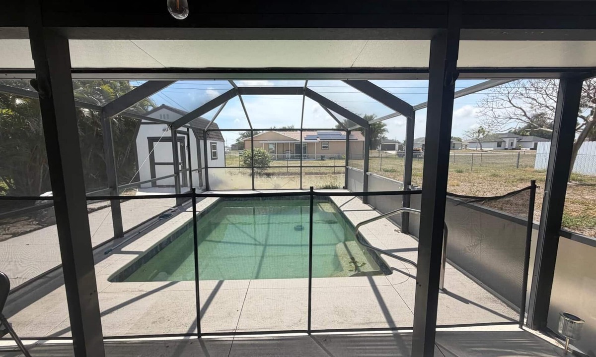 Diplomat House | Lovely 3-bedroom house with pool in Cape Coral perfect for your getaway