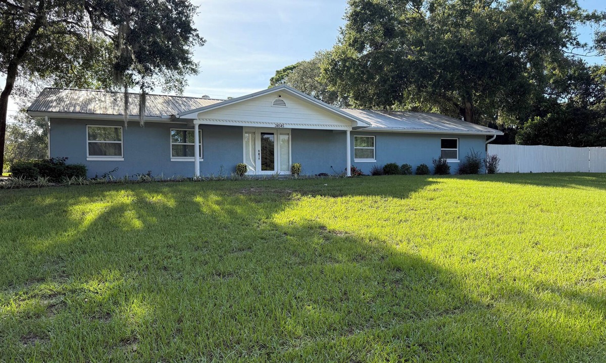 Eustis House | Lovely 3-Master bedroom house in Eustis very spacious with plenty of parking.