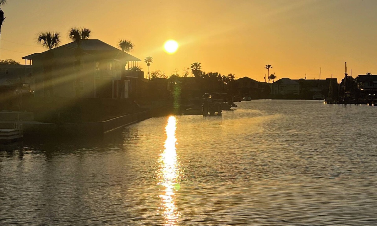 The Lakes House | Lovely full home near Tampa, beaches, Weeki Wachee, Tarpon Springs,& Clearwater