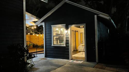 Colonialtown North House | Lovely Spacious Guesthouse in Mills 50 District