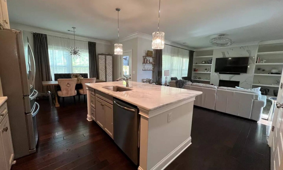 Auburn House | LUX House! HOT TUB! 4 min to campus. Golf lot