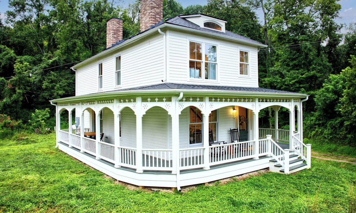 Harrods Creek House | LUX Waterside Retreat with Geo Dome + Outdoor Fire Table, Historic Property
