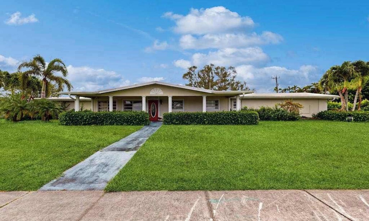 Fort Myers House | Luxurious single-level retreat w/indoor pool, game room, and modern comforts