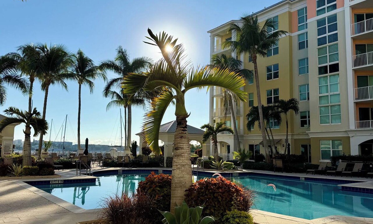 Lantana Apartment | Luxury 1-Bed, 1 bath, Pool access, Resort Style Living, at Intracoastal
