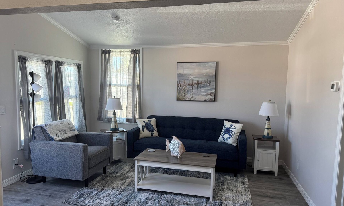 Fort Myers Beach House | Luxury 2BR 2Bath minutes from FMB and Sanibel DISCOUNT May-Dec & Long Term