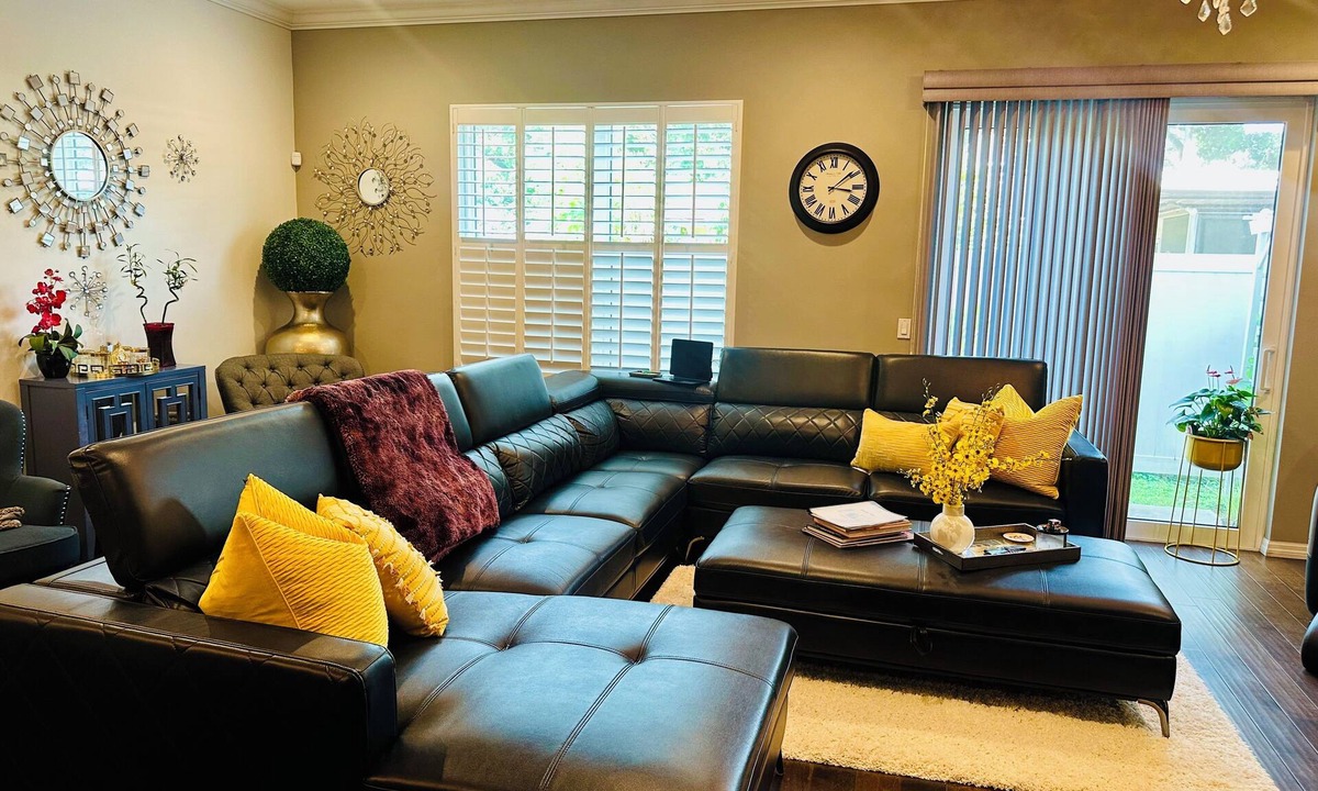 Westshore House | Luxury 3 bedroom townhome near malls, shopping, arena, stadium and airport