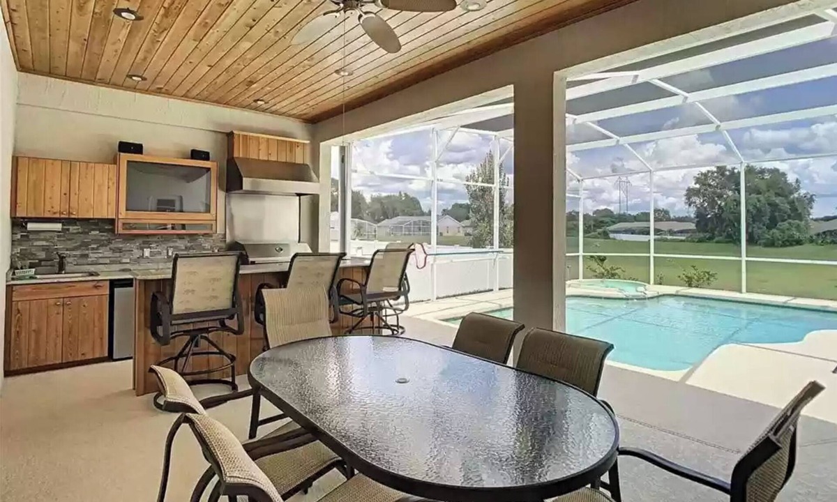 Sunridge Woods House | Luxury 4 Bed with POOL + Outdoor Kitchen Minutes to Disney! No neighbours behind