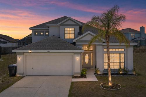 Lake Davenport Estates House | Luxury 5BR Villa Pool BBQ & Pets Welcome