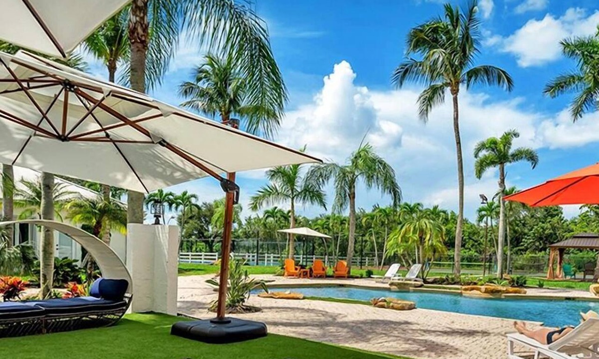 Homestead House | Luxury 6BR Resort Pickleball, Tennis & Pool BBQ