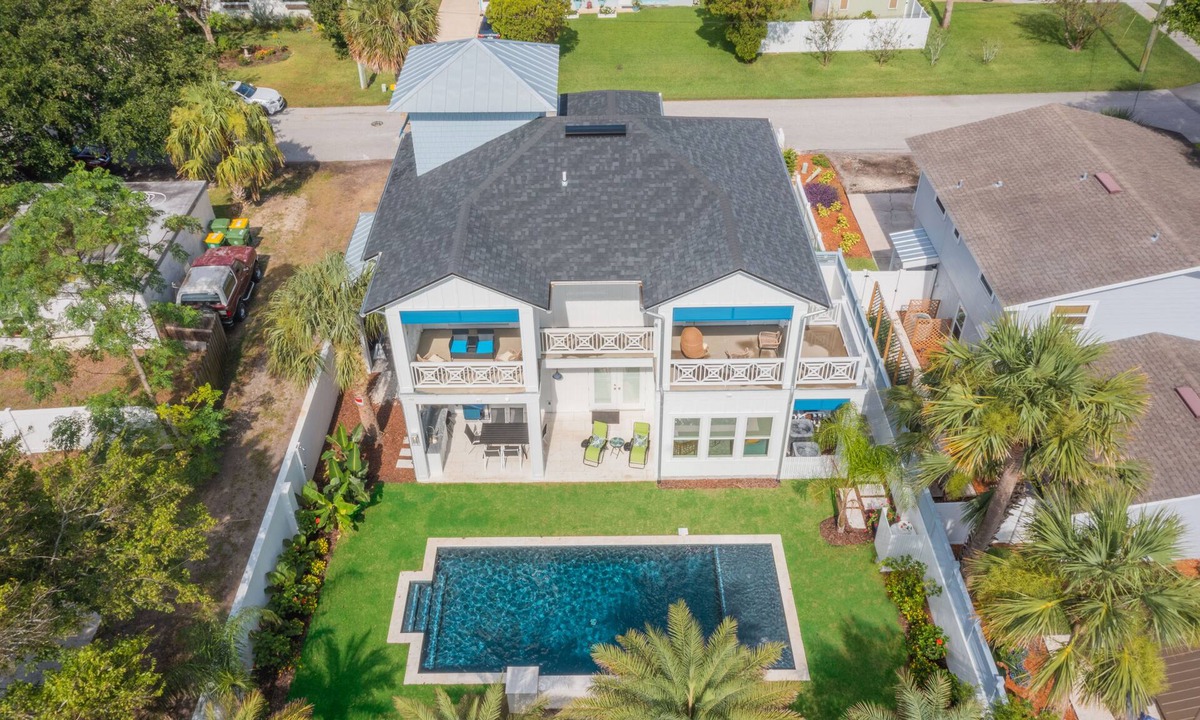 Jacksonville Beach House | Luxury Living at the Blue Pearl great for families or groups.