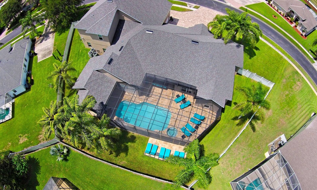 West Kissimmee House | Luxury Mansion Pool Hot Tub Theater Outdoor Kitchen BBQ GM RM 2 Miles Disney