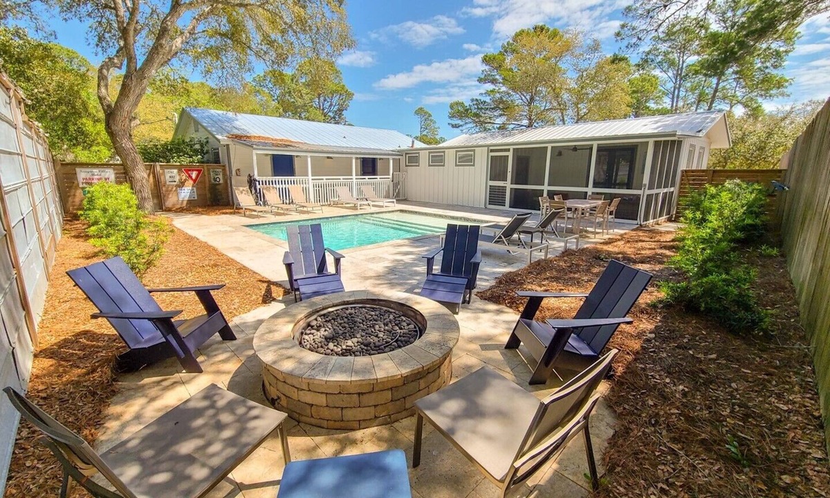 Seagrove Beach House | Luxury Old Seagrove Retreat, Walk to Beach/Seaside, Private Heated Pool, Game Room, Pet Friendl.