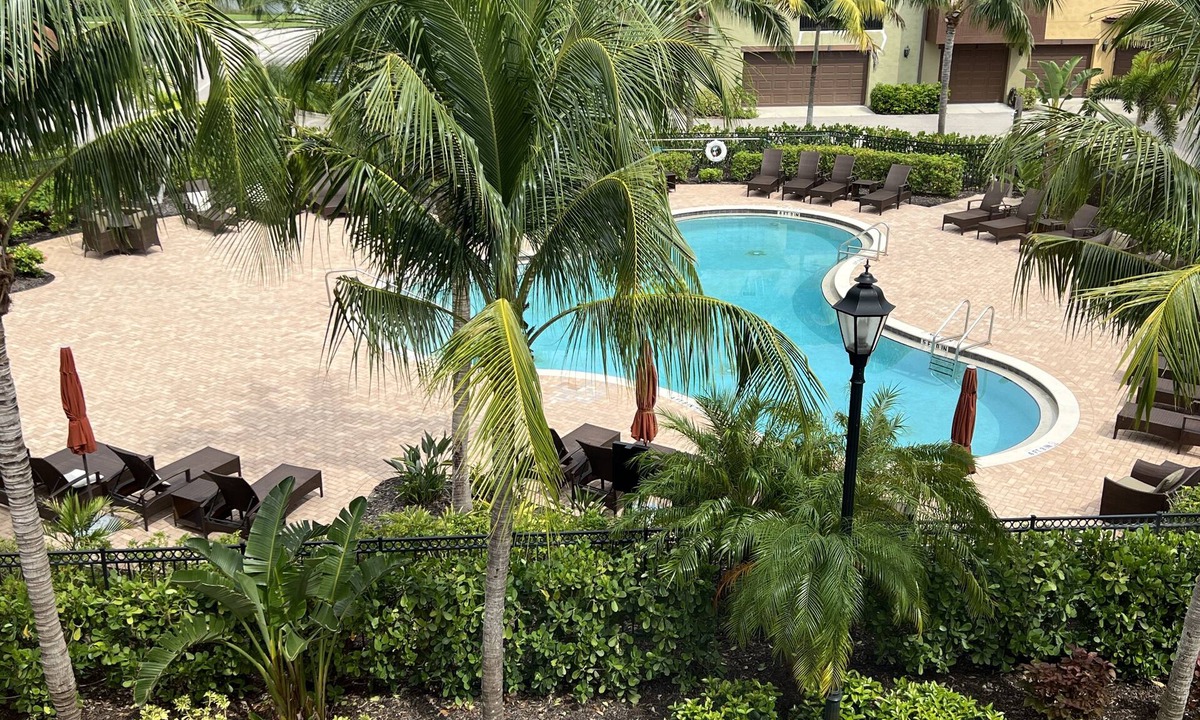 Biggar House | Luxury Townhome - Coveted Paseo Resort - Semiprivate Pool/Spa/15min to Airport