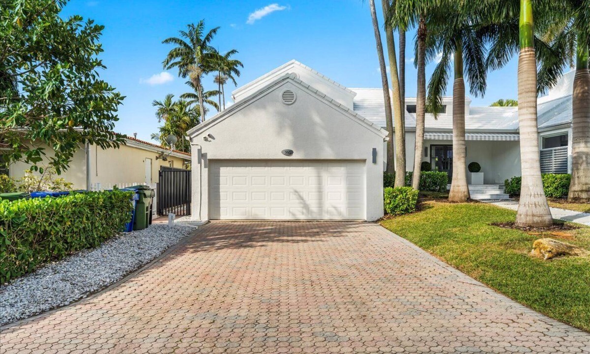 Colee Hammock House | Luxury Waterfront Hideaway Retreat - King Bed - Fast WiFi - 70’ dock