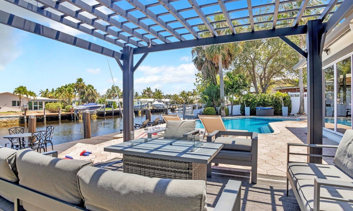 Snug Harbor House | Luxury Waterfront Retreat, Htd Pool, 5Min to Bch, Game Room, Hot tub, Pet