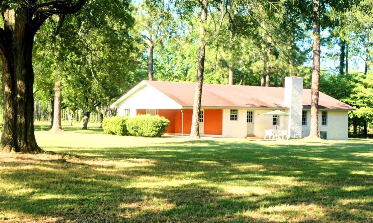 Bainbridge House | Magnificent Three-Bedroom Cottage Rental near Downtown Bainbridge, Georgia
