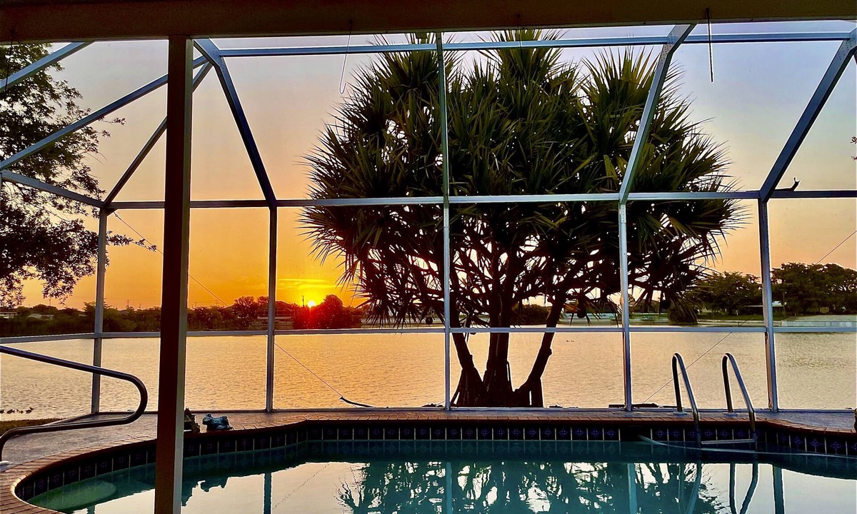 Mariner Villa | Magnificent View from Lake Sunrise Villa