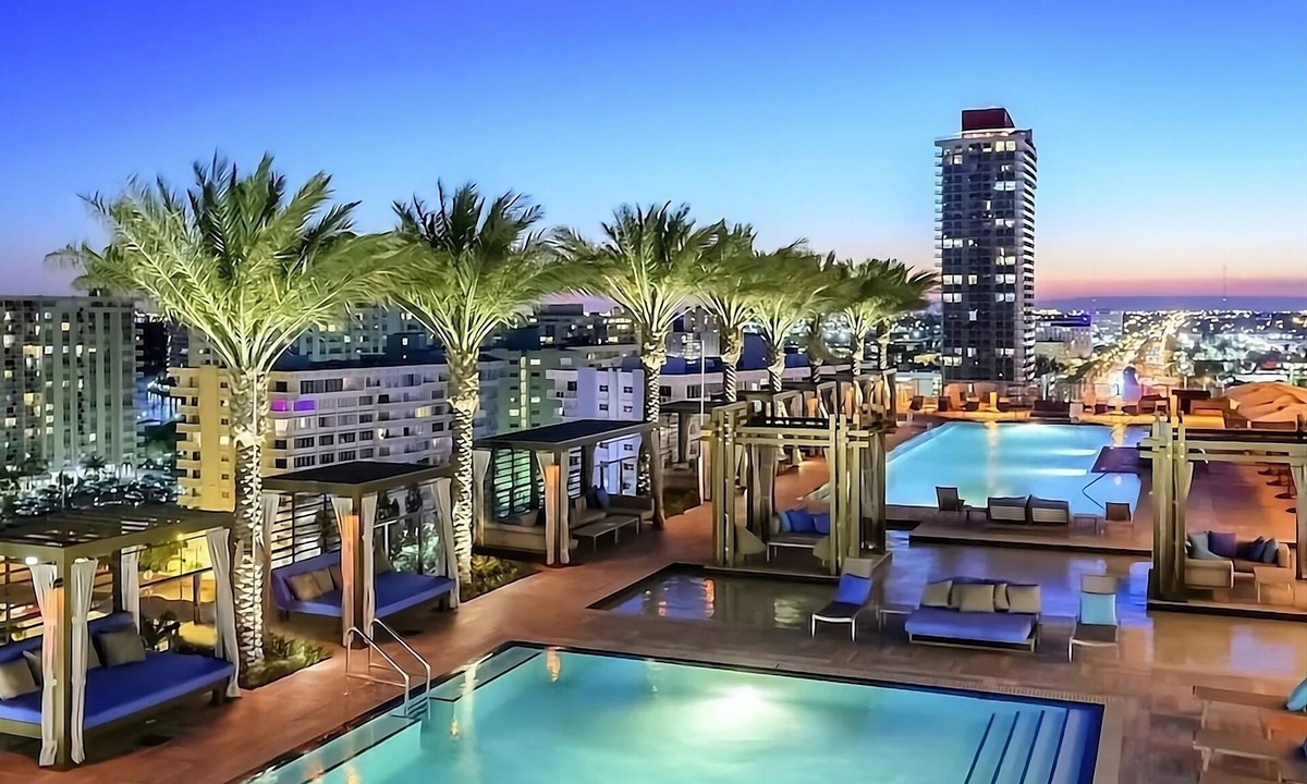 Hollywood South Central Beach Hotel | Making The Best Memories Along The Way! 3 Great Units, Pool, Kitchen