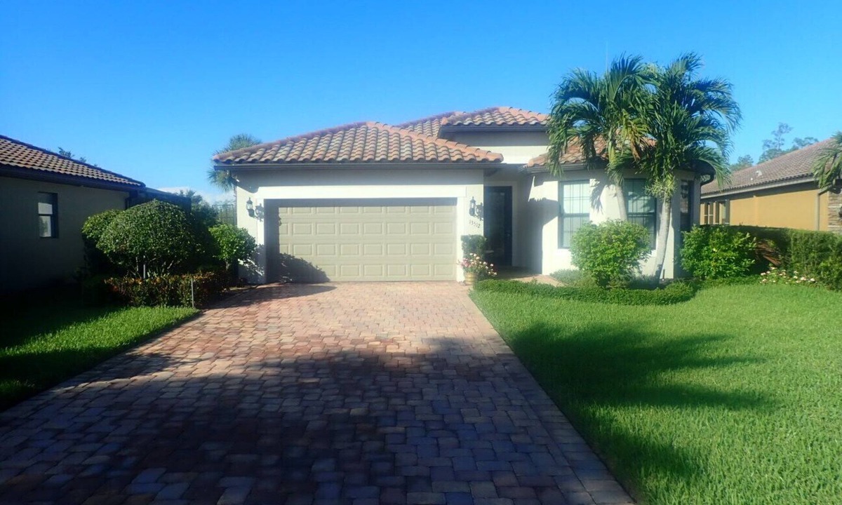 Estero House | Marvelous 3-Bdrm house in gated community with AC & WiFi in wonderful Estero,