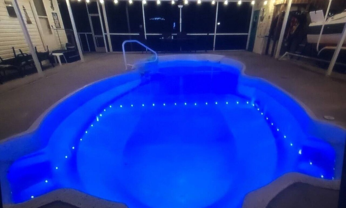 Weeki Wachee Gardens House | MERMAID MANOR heated POOL! Waterfront, KAYAKS, boat dock, Weeki Wachee manatees