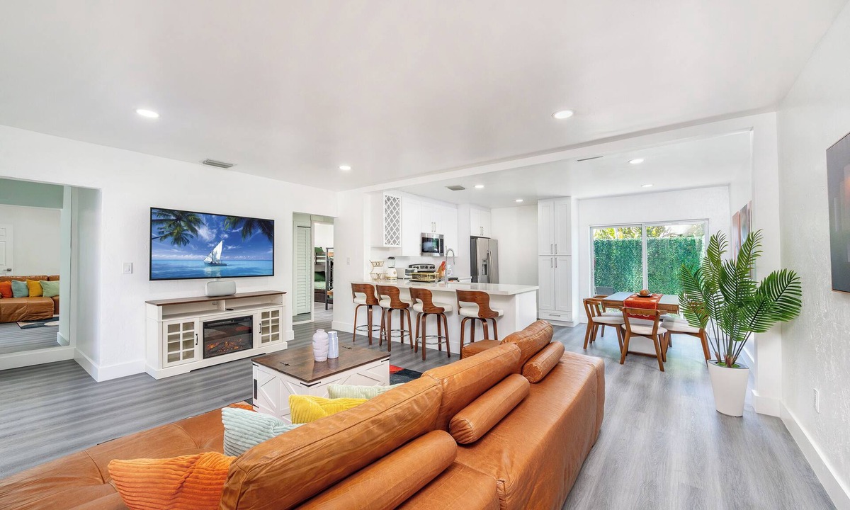 Flagami House | MIA - 4 BDR - 2 BTH - LAUNDRY ROOM - GAMEROOM - BBQ!