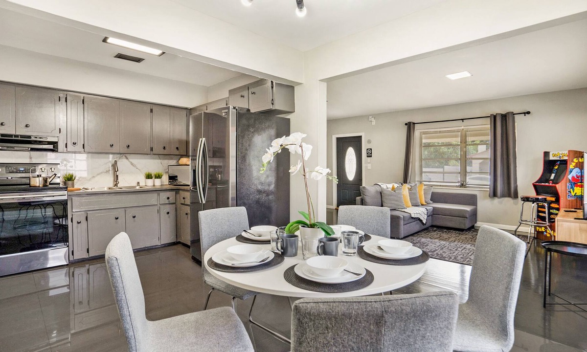 Liberty City Villa | Miami Luxe⭐️ close to Beach/Wynwood/Airport/Design District & Free gated Parking.