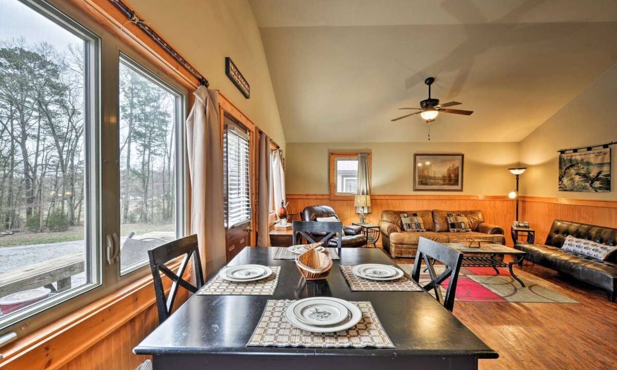 Groveoak Cabin | MID LAKE HIDEAWAY, FISHING FAMILY OUTDOOR FUN