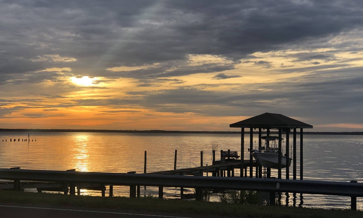 Florida Panhandle House | Mikes by the bay.Waterfront Blue Angels shows close. Pet friendly with deposit