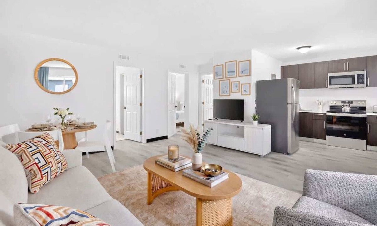 Poinciana Park Apartment | Modern 2BR Near Beach, Airport & Las Olas