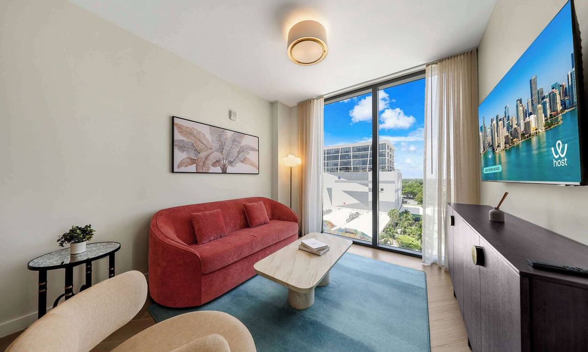 Wynwood Art District Apartment | Modern 2BR Wynwood | Rooftop Pool & Gym