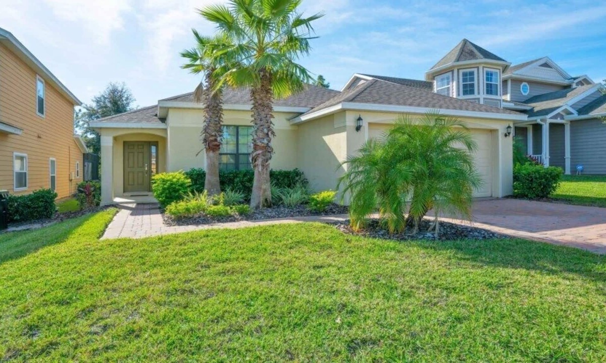 Davenport House | Modern 4 Bedroom Home - Private Pool!
