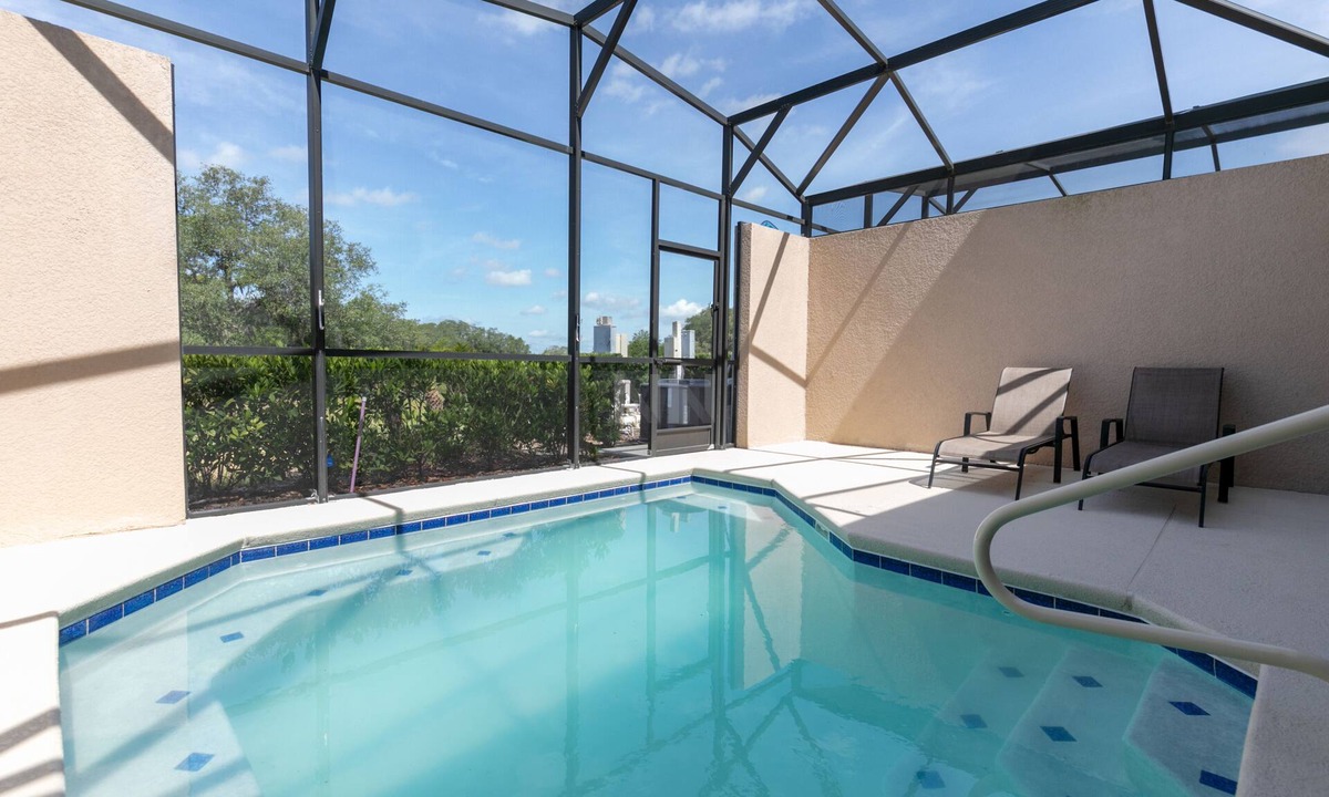 Loughman House | Modern 4BR Home, Private Pool, BBQ, Resort Amenities, 15min to Disney