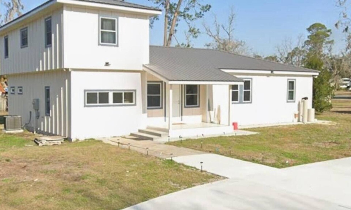 Live Oak House | Modern 5BR Live Oak Haven – Minutes from Suwannee Music Park & Springs!