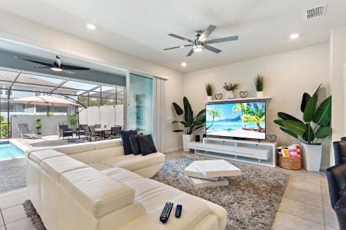 Loughman House | Modern Breeze