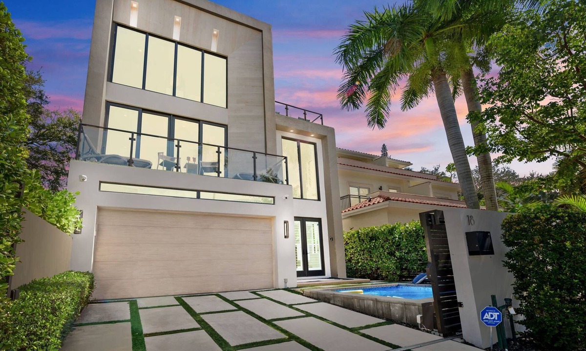 Beverly Heights House | Modern Coastal Retreat in Prime Downtown Fort Lauderdale