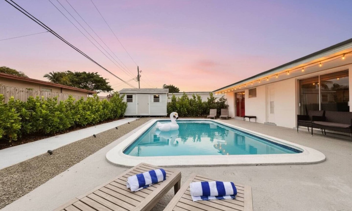 Pembroke Pines Apartment | Modern King Suite Cozy Sofa Bed Near Everything