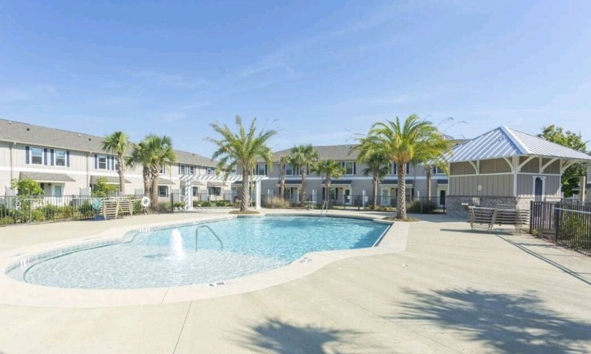 South Pensacola House | Modern Luxe Townhome with a Coastal Vibe
