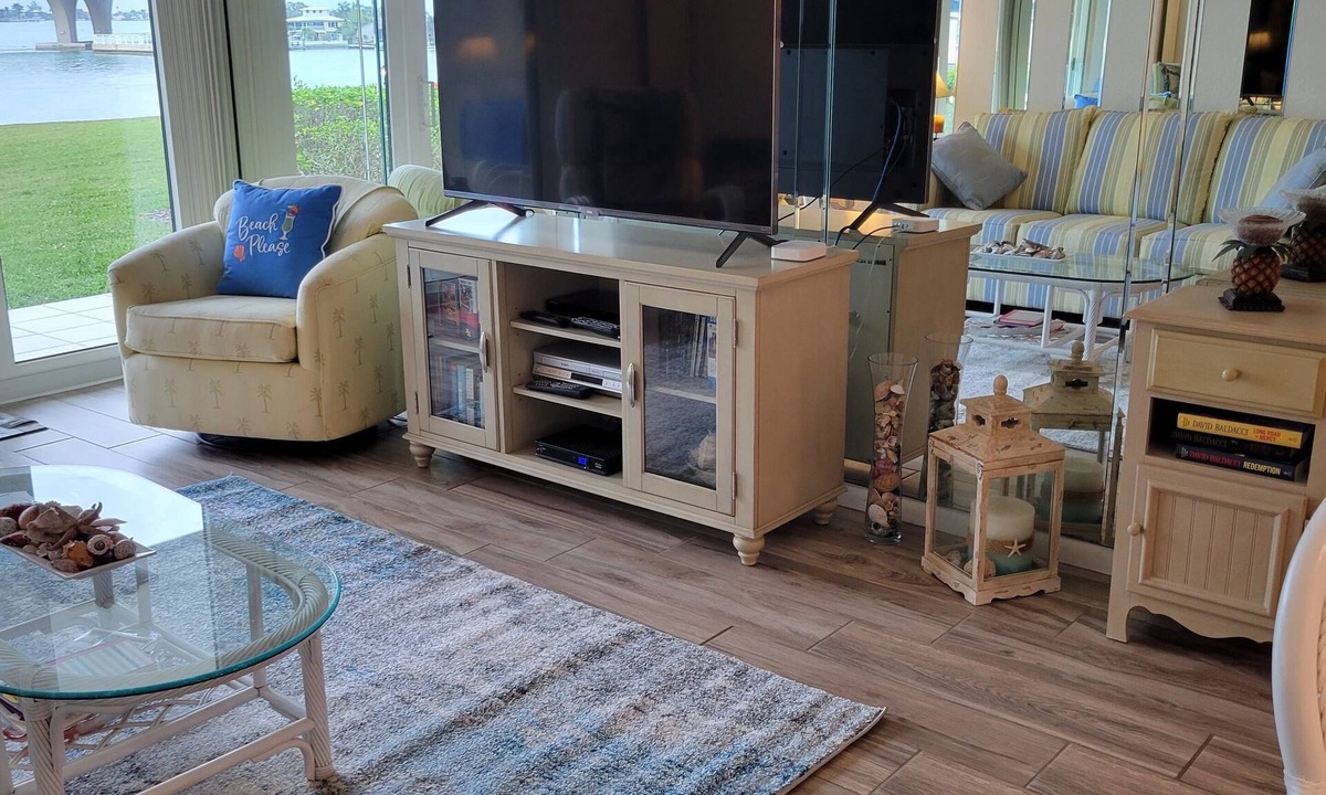 Casa del Mar Condo | Modern, Renovated Waterfront Condo on Beautiful Boca Ciega Bay!