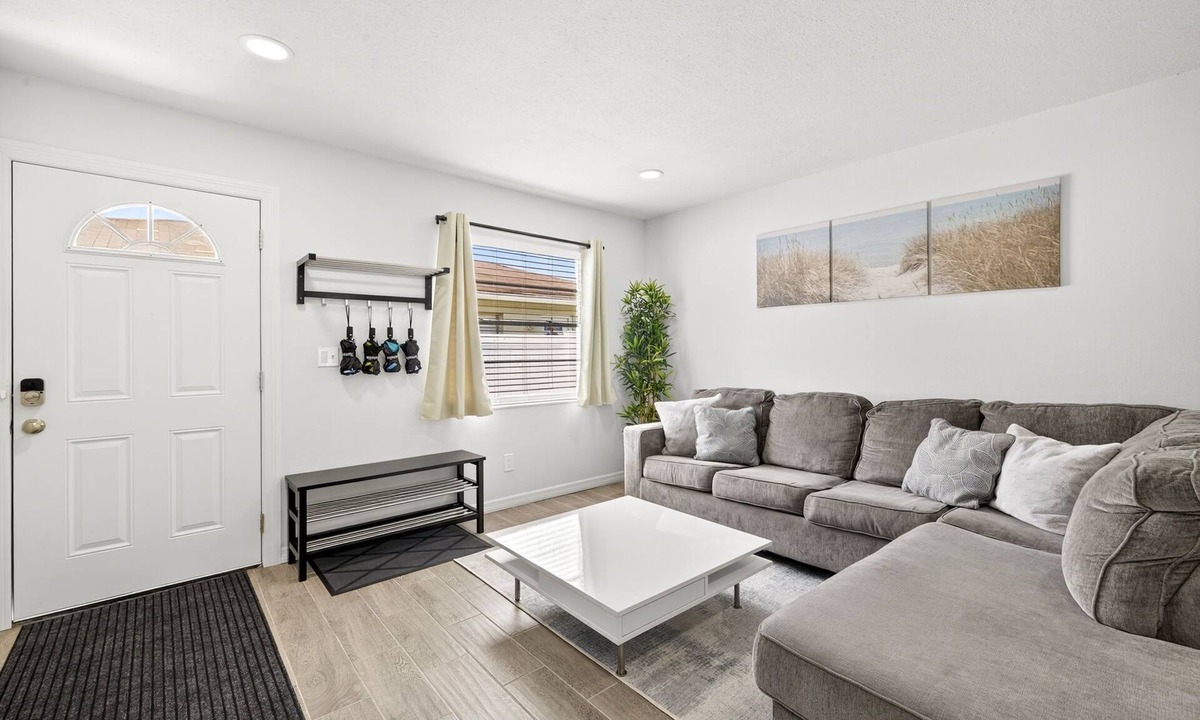 Sun Bay South Apartment | Modern South Tampa Retreat Near Beaches, Dining & Airport