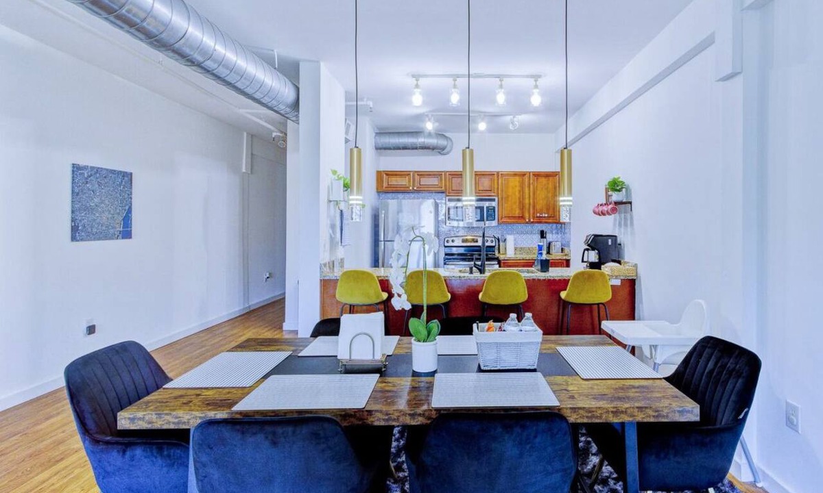 Downtown Memphis Apartment | Modern Spacious Loft in Downtown w/free parking