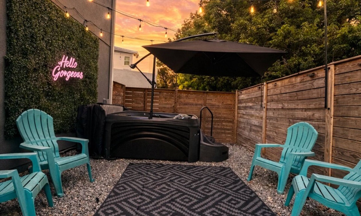 Colonialtown South Apartment | Modern Zen. Private Studio & Hot tub in the heart of downtown Orlando