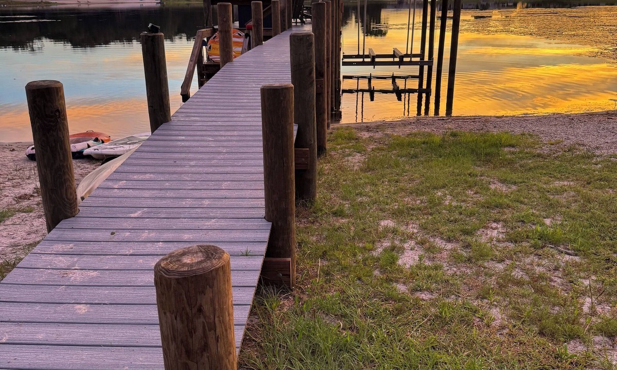 Edgar House | Monkey Business – Private Lake, Dock, Stunning Views, Close to Gainesville UF