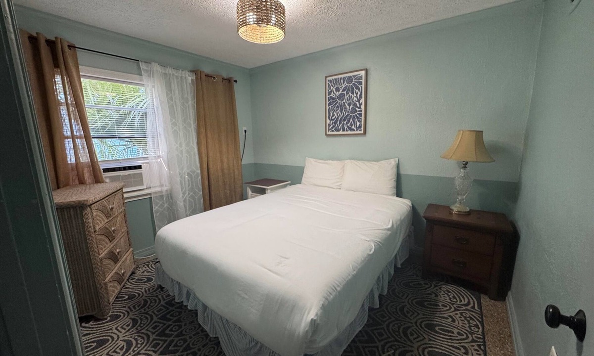Biltmore Beach Hotel | Monterey Motel - Guest Room 2 @ Beach Access 8, Pool, Free WiFi