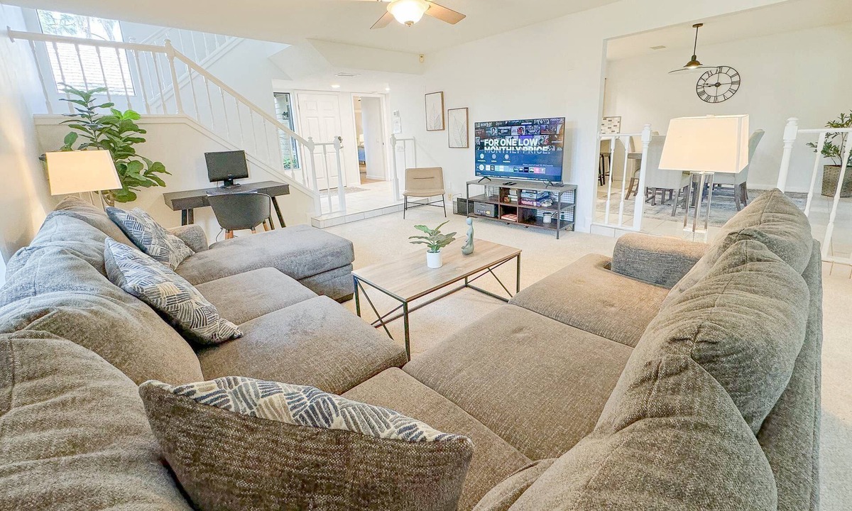 Fairway Village House | Monthly Stay | Dedicated Workspace | Wesley Chapel | 3BR, Near Tampa | Optional Resort Amenities