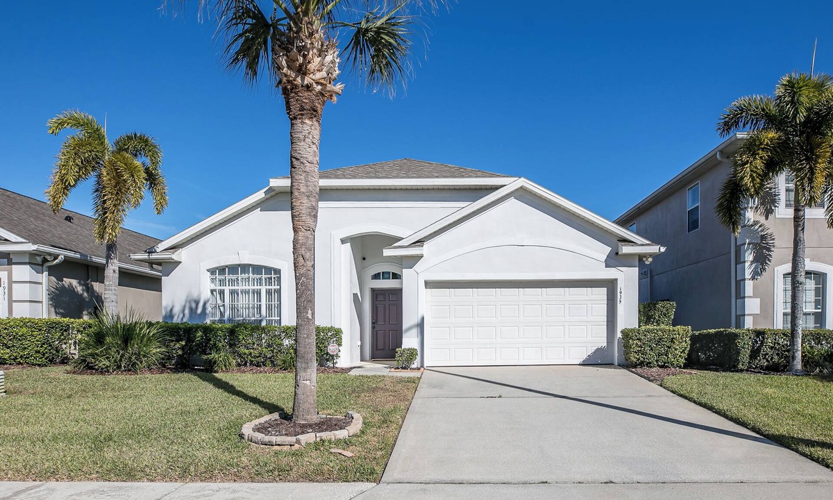 Four Corners House | 'Morning Star Villa Spacious 4 bed with Salt Water Pool & Games Room!